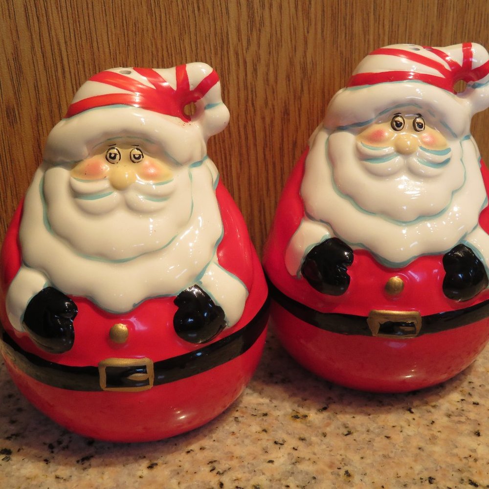 Vintage Boxed SANTA Pair Salt & Pepper Shakers Earthenware (106C)